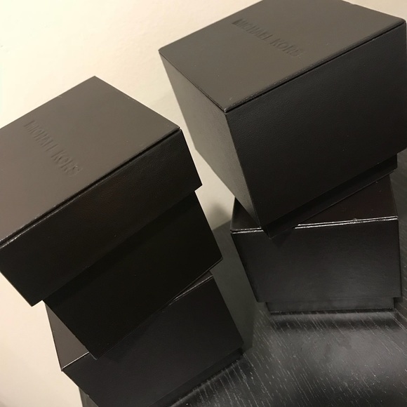 Michael Kors Diamond Watch - Picture 4 of 4